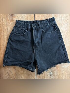 Black High-Waisted Denim Shorts Women’s XS with Raw Hem
